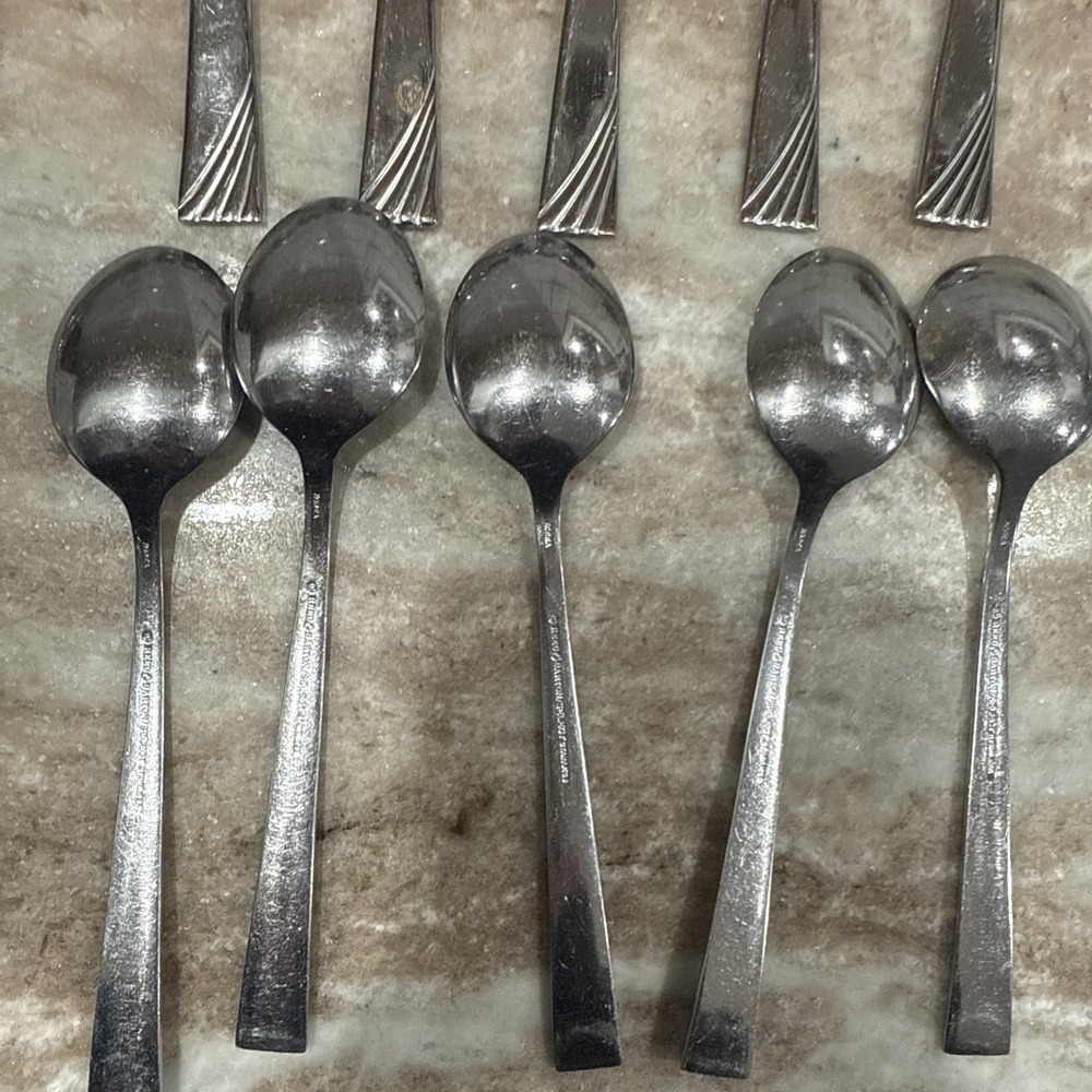 Reed & Barton Select Canaveral Stainless Flatware 35 Pc Lot Knives Forks Spoons - Picture 13 of 16